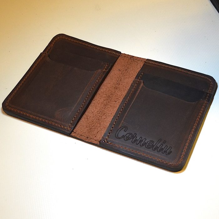 portofel vertical barbati vintage personalizat cu text piele naturala maro