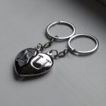 2 brelocuri jumatate de inima initiale1
