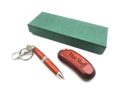 set cadou personalizat bricheta gravata laser si pix la breloc2